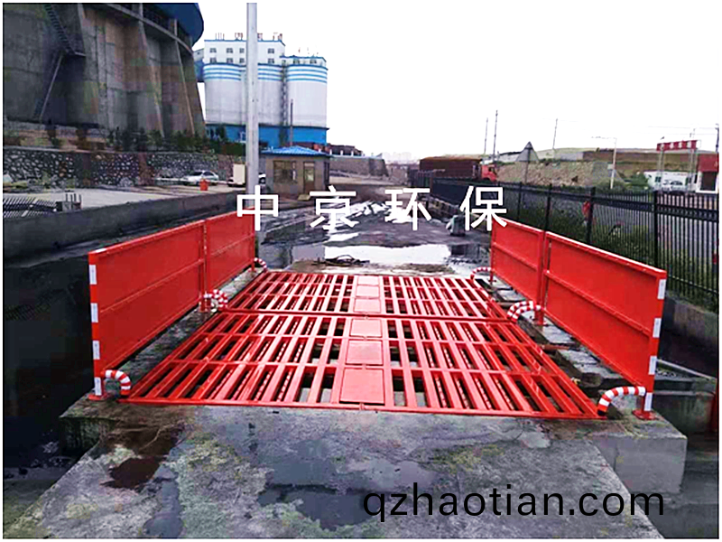 內(nei)矇(meng)古鄂爾多(duo)斯煤鑛 200T-6*4*1.2m平闆(ban)洗車機